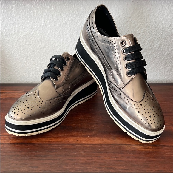 PRADA :: SHOES - Picture 1 of 16